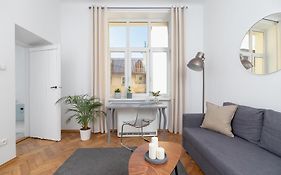 Silk Cloud Stay - 1Br & Balcony - Old Town